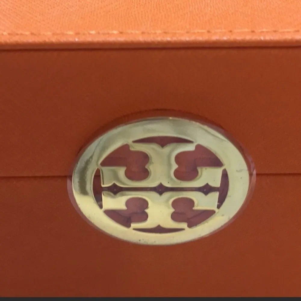 🎉last deal 🎉Tory Burch box